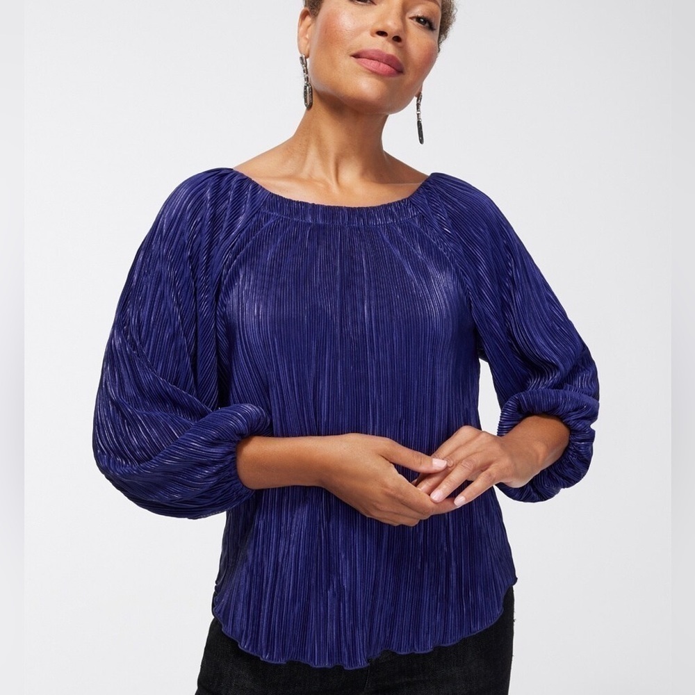 Chico’s crinkle metallic top​​​​​​​​​​